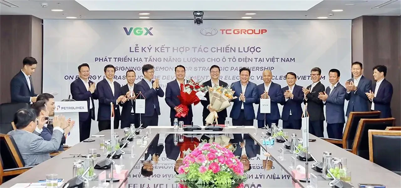 Petrolimex tăng cường kết nối, mở rộng hợp tác phát triển hạ tầng năng lượng xanh